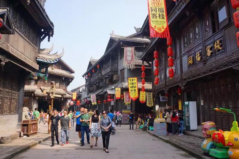 珍宝在溥仪手里卖出了白菜价,仅有一件例外,他贴身保护26年